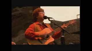 Jim Curry singing John Denver&#39;s Amazon at Red Rocks in Colorado