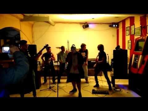 Tu lindo cadaver-Funeral de la Moska