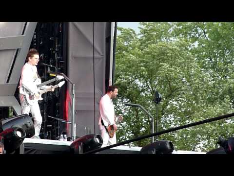 Muse - Uprising (+intro) @ Goffert Park, Nijmegen, Holland 19-06-2010