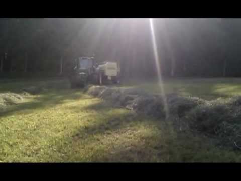Baling grass // belowania trawę // baliranje trave // in Slovenia 2012