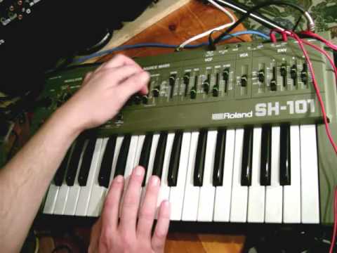A close up look at the Roland SH-101 part 1