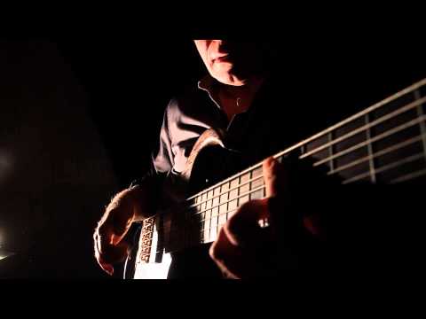 Pierre Ruiz de Larrinaga 6 strings bass guitar slap