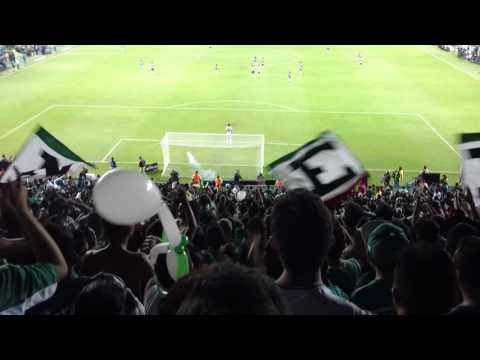 "La hinchada popular 4/11/15" Barra: Los Lokos de Arriba &bull; Club: León