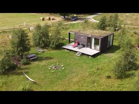 Krótka opowieść o tym  czym jest Biodomek - naturalny, zdrowy domek modułowy z zielonym dachem