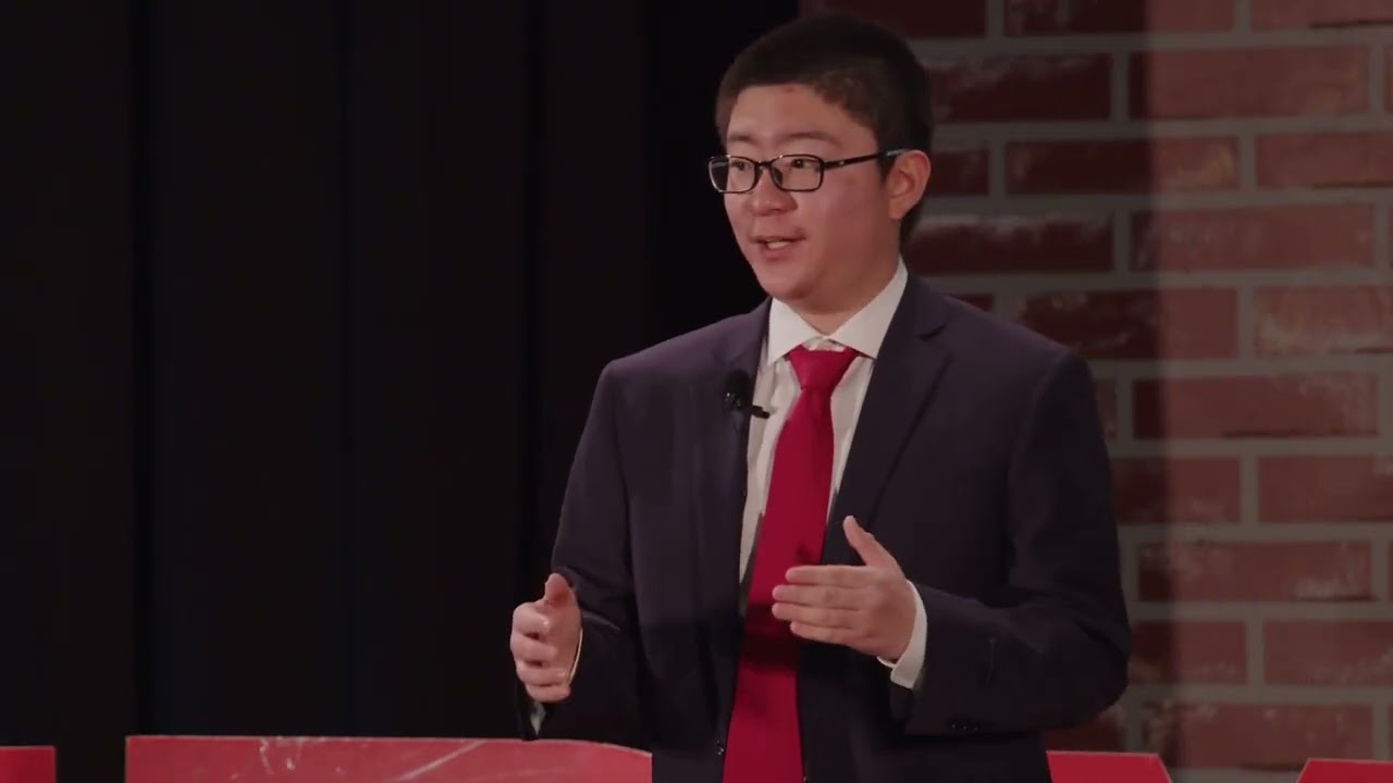 Leo Liu on stage