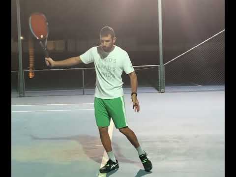 The secret of the backhand of Gustavo Kuerten - David’s Tennis School