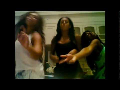 Beyonce, her sister Solange & Kelly Rowland singin 