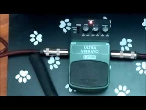 Behringer UV300 Ultra Vibrato pedal