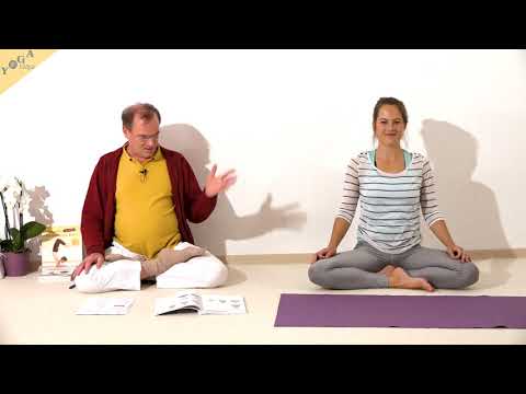 Berg Yoga-Haltung im vollen Lotus mit aufgerichtetem Rumpf - Yoga Asana Lexikon