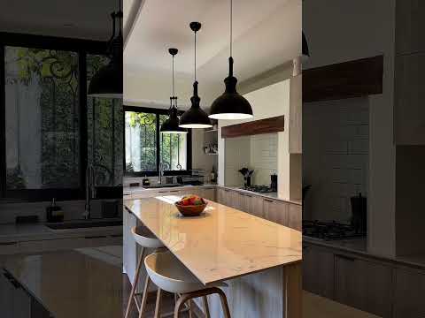 Mansión de $1.75M con jardín y piscina en venta - Carrasco Sur Montevideo