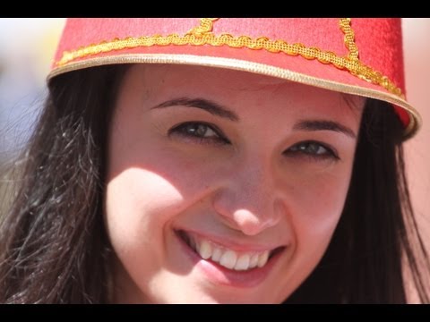 Mujeres disfrazadas en La Fuente de San Esteban