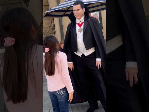 Amazing meet up with Dracula 🧛#dracula #viral #shorts #trend #vampire #universalstudios
