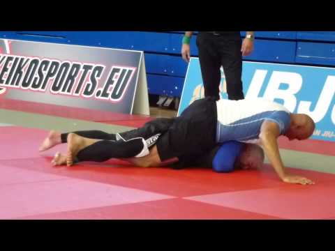 Nektarios Giannakakis vs Richard Lewis - FINAL - IBJJF London Open No-Gi 2014 - Blue Master 1