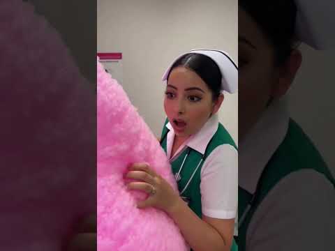 Le dio una cucharada de jarabe... y se hizo algodón de azúcar 💀