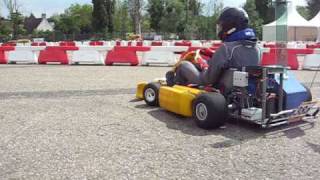 preview picture of video 'Tours de piste au Festival e-Kart-2010 par Kartelec'