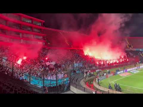 "La gente de Belgrano De Córdoba ayer en Santa Fe vs San Lorenzo" Barra: Los Piratas Celestes de Alberdi • Club: Belgrano