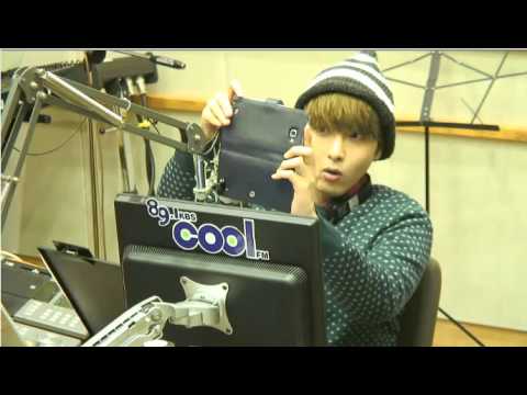 131101 Sukira - Ryeowook taking selca