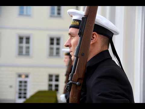 Ehrenposten Ablösung Schloss Bellevue IV