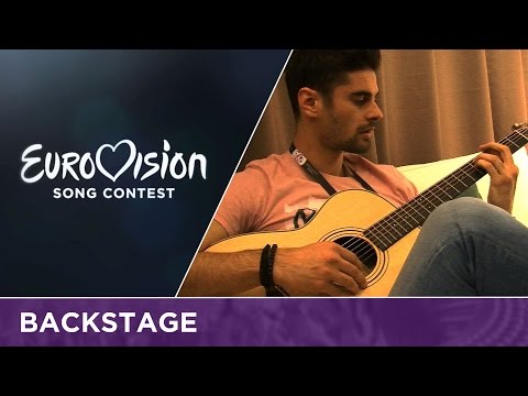 Freddie (Hungary) plays Pioneer on his guitar