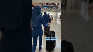 Download lagu Cabin crew of Saudia always walk in order by seniority. mp3