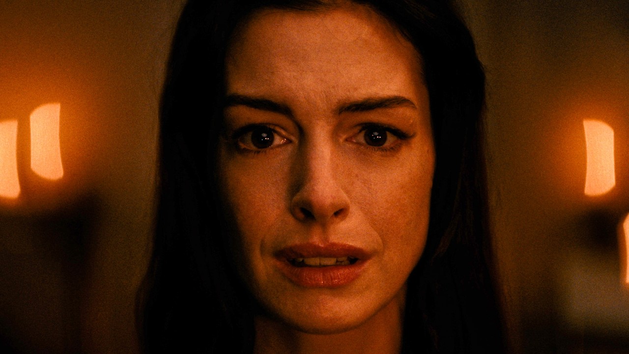 Miniature de la vidéo Anne Hathaway & FKA Twigs Summon a Spirit du film Mother Mary