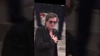 Obsèques de Françoise Hardy, son fils Thomas Dutronc, très ému à la sortie de l’église