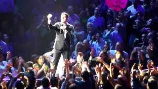 Michael Buble - To Love Somebody (Live)