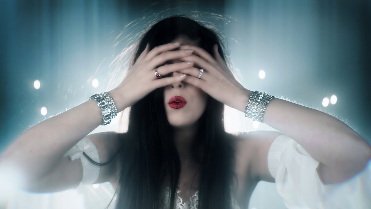 Julia Westlin — Scared Of The Dark