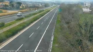 Terremoto in diretta: le webcam dell'autostrada A25 riprendono la scossa