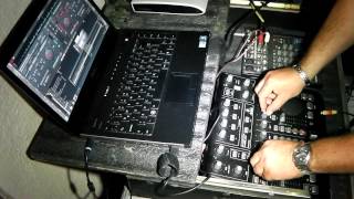 MEZCLANDO EN BEHRINGER BCD 3000 CON VIRTUAL DJ Y WINDOWS 7