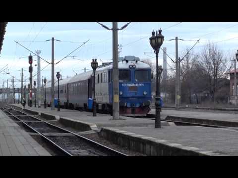 Tren IR380 Bucuresti Nord - Vicsani Frontiera pleaca din statia Suceava cu DA1318-9 - 02.12.2016