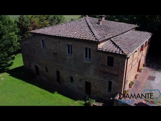 AZ308- Azienda agricola con podere, annessi e 16,5 ettari di terreno con oliveto