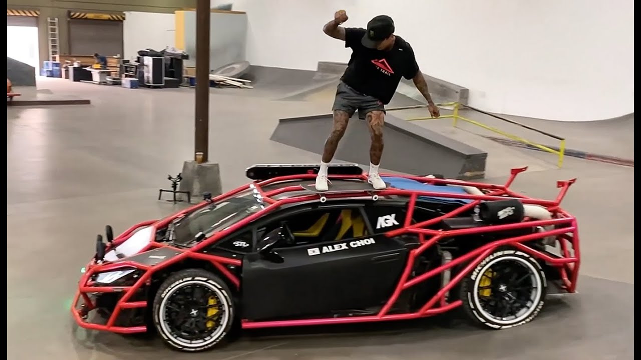 Nyjah Huston patinando un Lamborghini