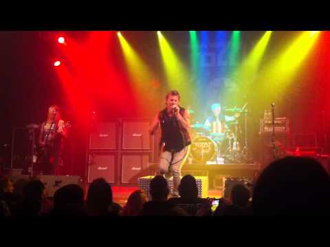Fozzy - When The Lights Go Out (Live)