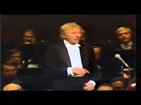 Danny Kaye - Aida's Triumphal March (New York Phil.)