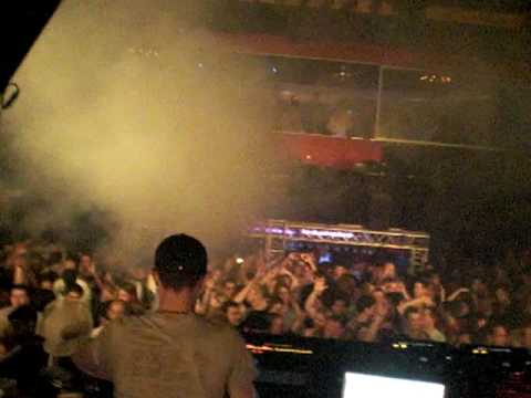 Deadmau5 @ D Club , Lausanne [06.06.09] plays Not Exactly
