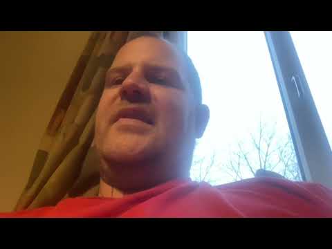 Mig og Tanja har opfundet en leg hvor jeg drukner i sofaen det er dejlig leg