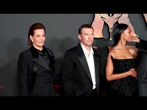 ディズニーテーマパーク、ウォール街の予測を上回る業績に貢献 (Disney theme parks help boost earnings above Wall Street forecasts)