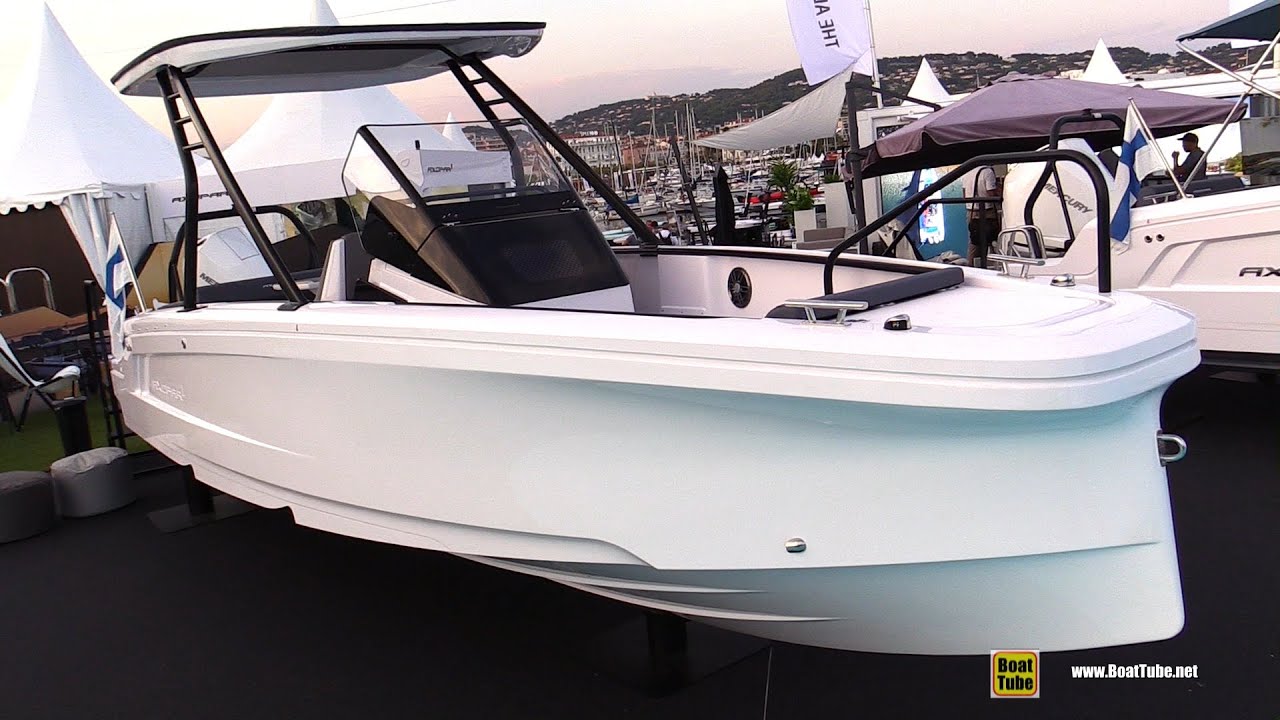 Baby Axopar sets a new standard for starter boats | Axopar 22 test drive