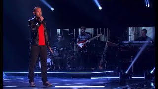 Kevin Simm sings "Chandelier" (The Voice UK)