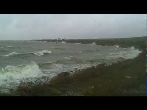 Afsluitdijk holland dijk storm windkracht 8 tot 9 netherlands enclosing dyke friesland