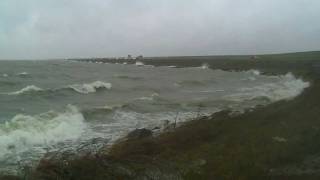 preview picture of video 'Afsluitdijk holland dijk storm windkracht 8 tot 9 netherlands enclosing dyke friesland'