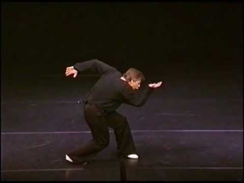 Ο [[#Γενάντι Μπογκτάνοφ [Gennadiy Bogdanov]#]] ασκεί την άρθρωση στην κίνηση του σώματος του ηθοποιού με τη μέθοδο της βιο-μηχανικής του Μέγιερχολντ, και την εφαρμόζει στο μονόλογο του Lucky από το Περιμένοντας τον Γκοντό (1953) του [[#Samuel Beckett [Σάμιουελ Μπέκετ]#]].