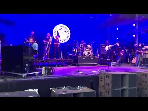 Rowwen heze @ pop on top 2018