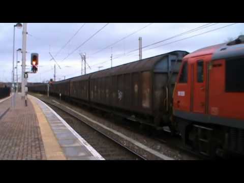 Class 90036 Passes Warrington Bank Quay