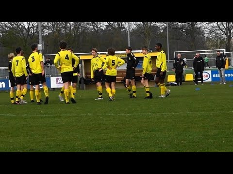 Voor aanvang VV Woudenberg JO15-1 - VV Woudenberg JO16 -1