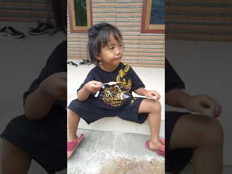 Afifah Beli Ice Cream