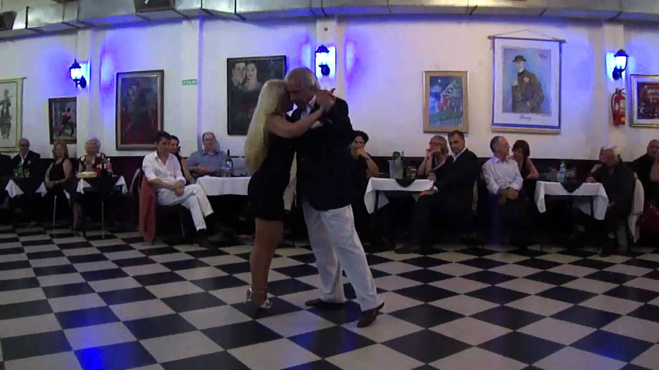 Sin Rumbo Julio Duplaa baila con Liliana en su nuevo cumple