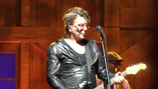 Daryl Hall &amp; John Rzeznik – Guessing Games [Niagara Falls 3.25.16]