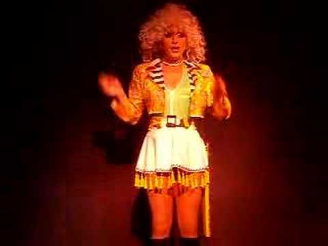 Mitzi Macintosh Drag Queen  Wake me up before you Go Go